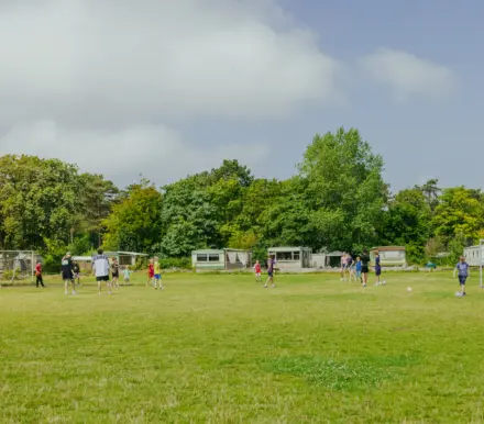 Voetballen op het sportveld